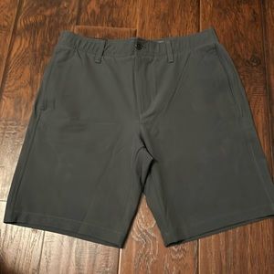 NEW - Men’s Under Armour UA Golf Shorts. Size 32 waist. Dark gray.